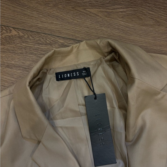 Lioness Classic Tan Blazer - Picture 3 of 3